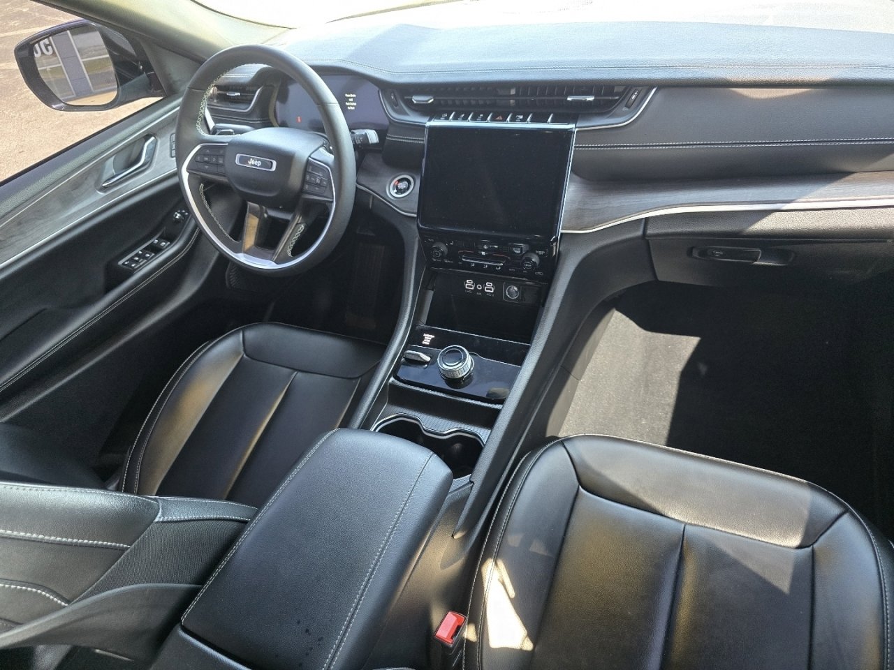 Used 2024 Jeep Grand Cherokee L Limited w/ Black Appearance Package AWD/4WD image 23