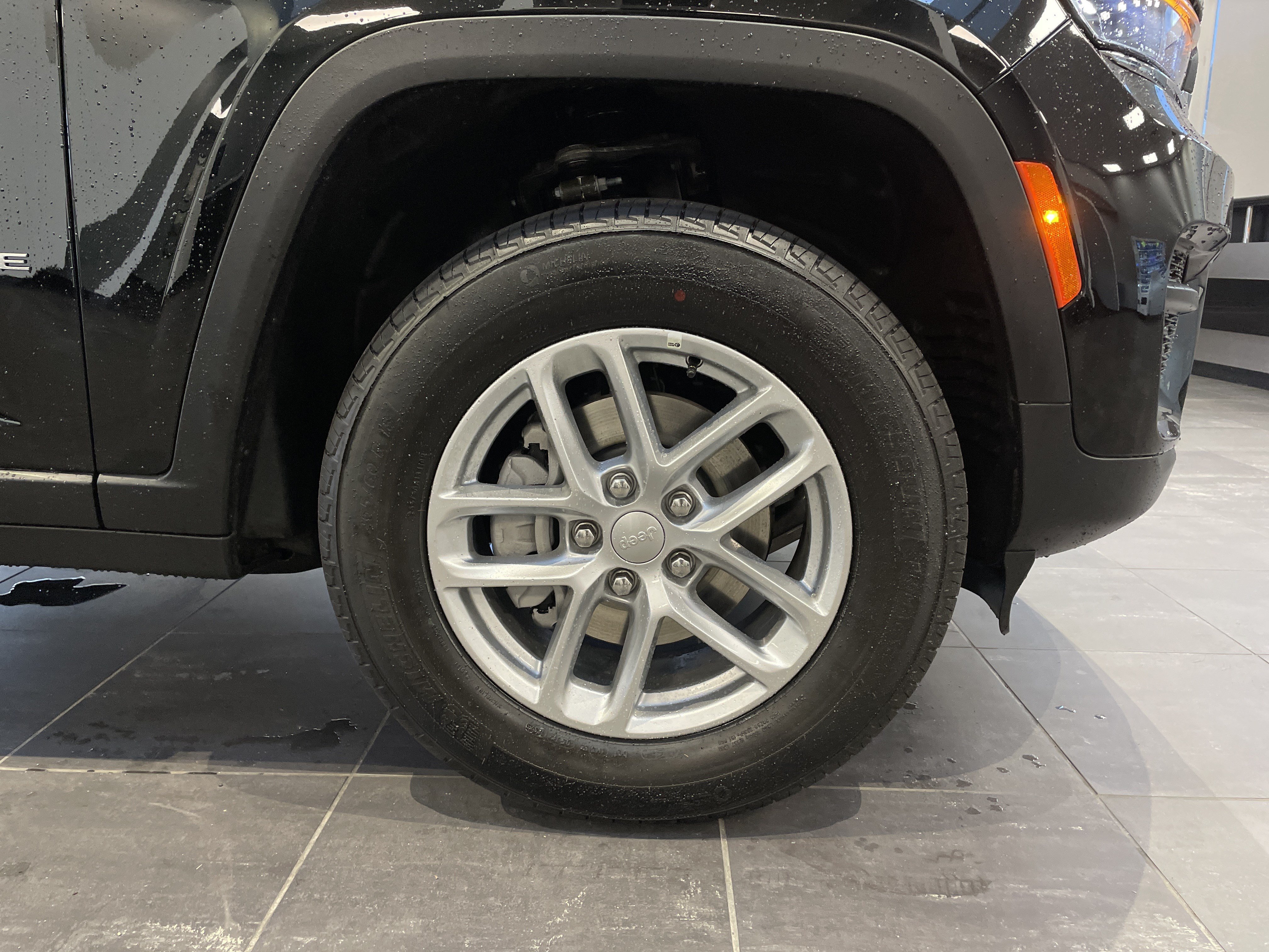 New 2025 Jeep Grand Cherokee Laredo RWD image 12