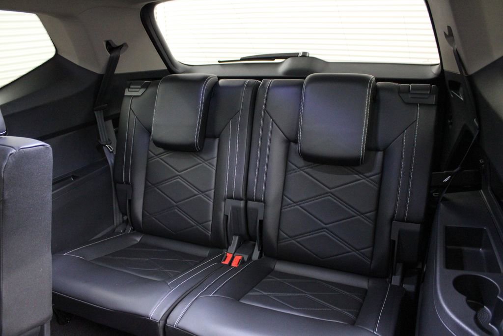 Used 2024 Volkswagen Atlas SE w/ Black Wheel Package FWD image 28