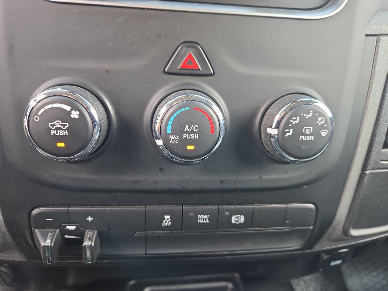 Used 2015 RAM 2500 Tradesman w/ Chrome Appearance Group AWD/4WD image 17