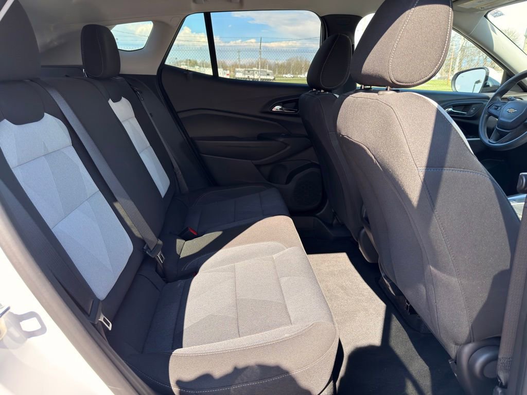 Used 2024 Chevrolet Trax LS w/ LS Convenience Package image 29