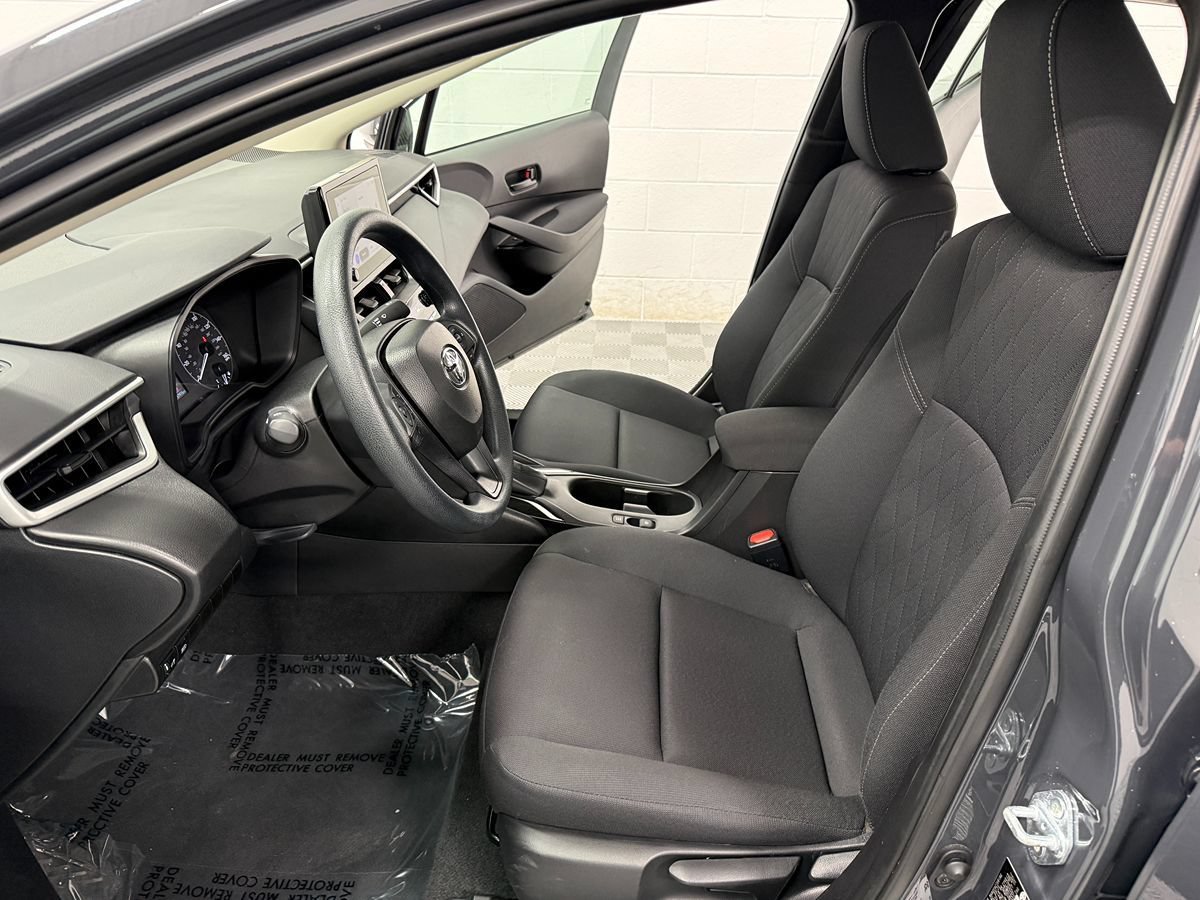 Used 2025 Toyota Corolla LE FWD image 10