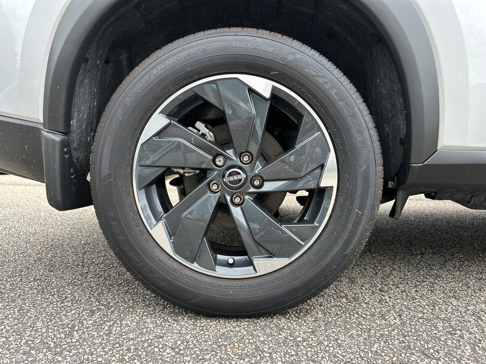 New 2025 Nissan Rogue SV image 18