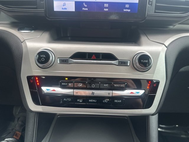 Used 2022 Ford Explorer XLT image 27