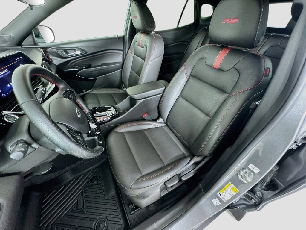 Used 2025 Chevrolet Trax RS w/ Sunroof Package FWD image 12
