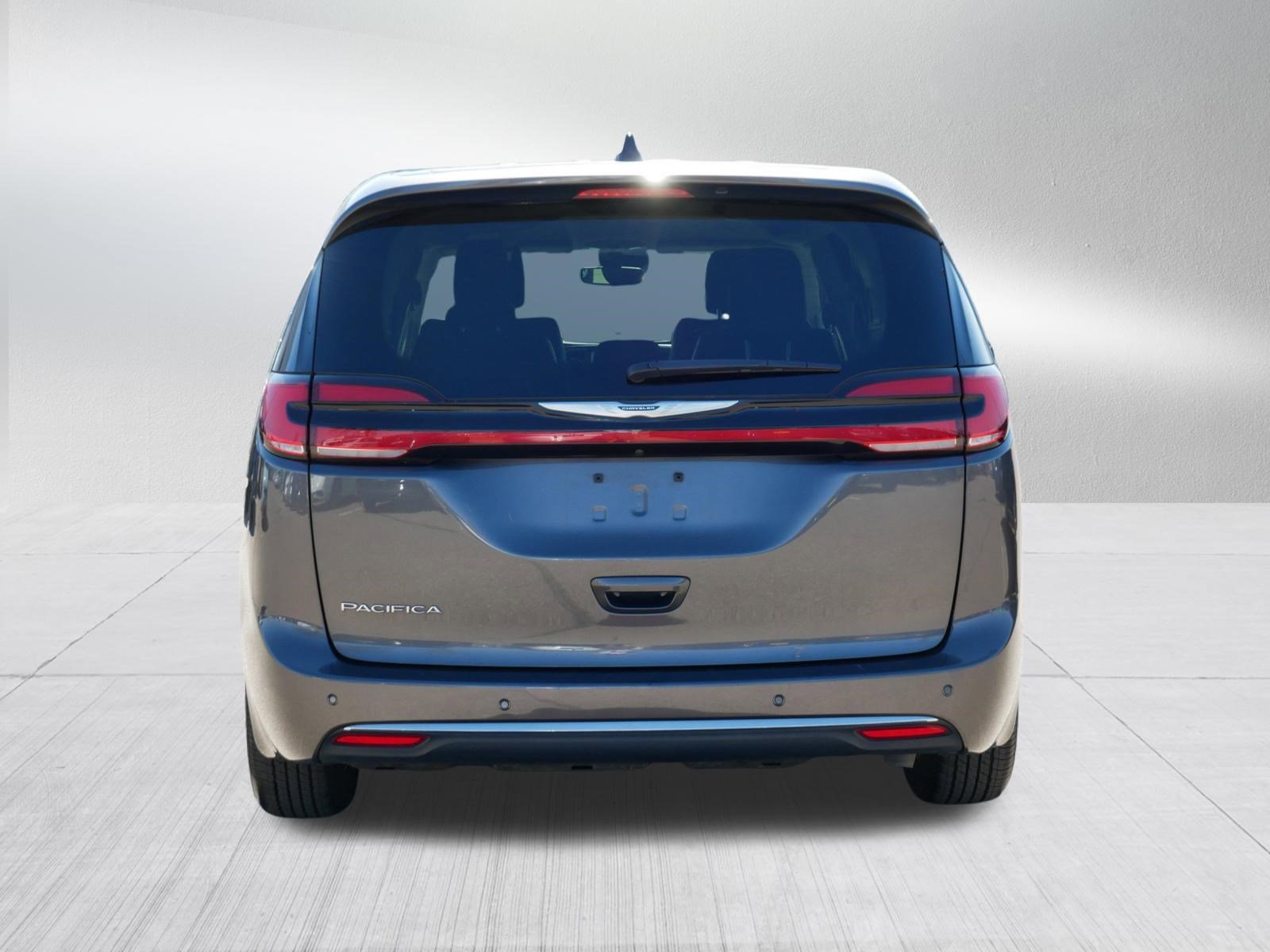 Used 2023 Chrysler Pacifica Touring-L FWD image 6