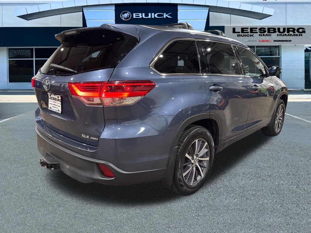 Used 2017 Toyota Highlander XLE image 7