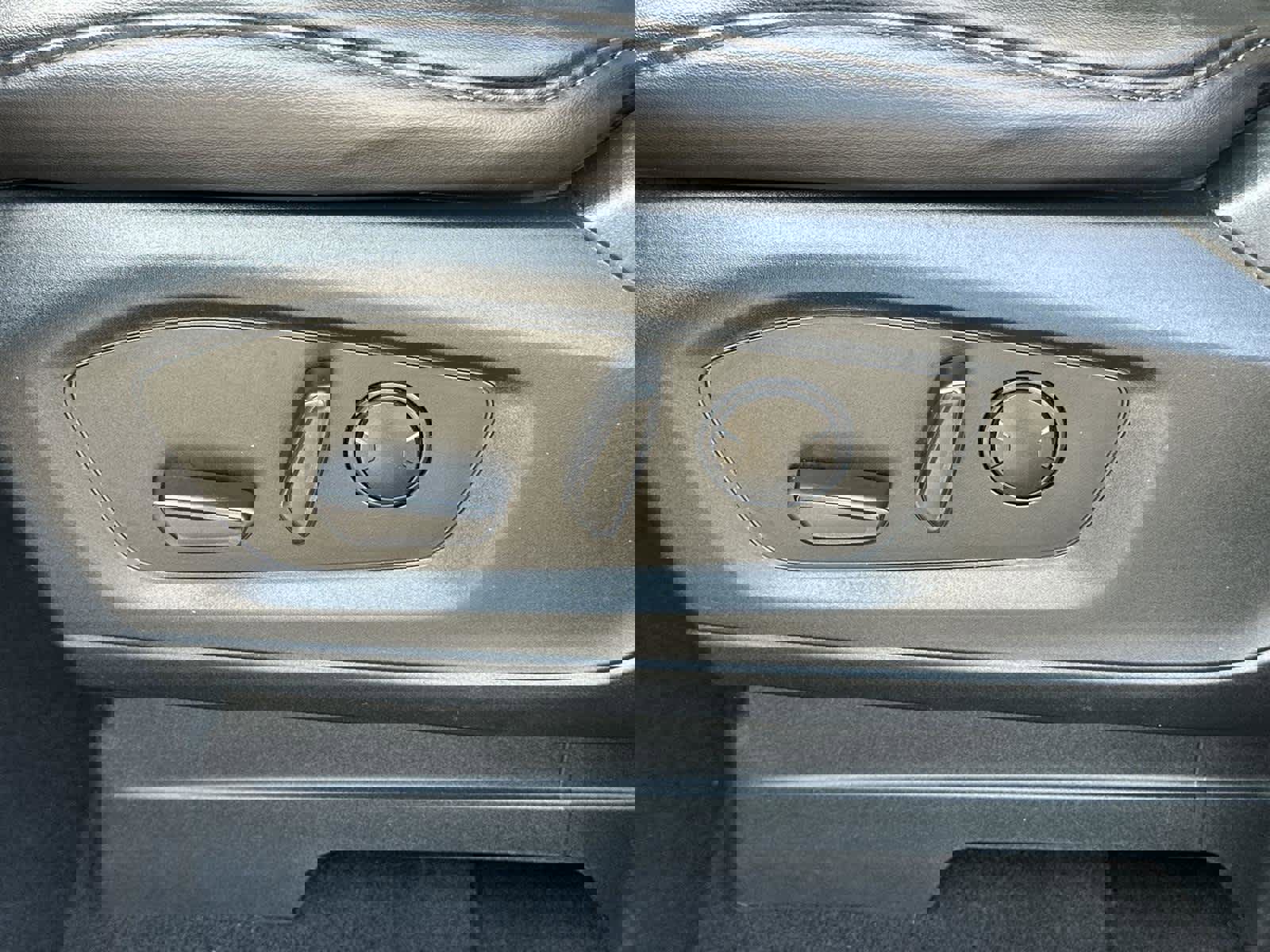 Used 2023 Ford Explorer XLT w/ Equipment Group 202A image 22