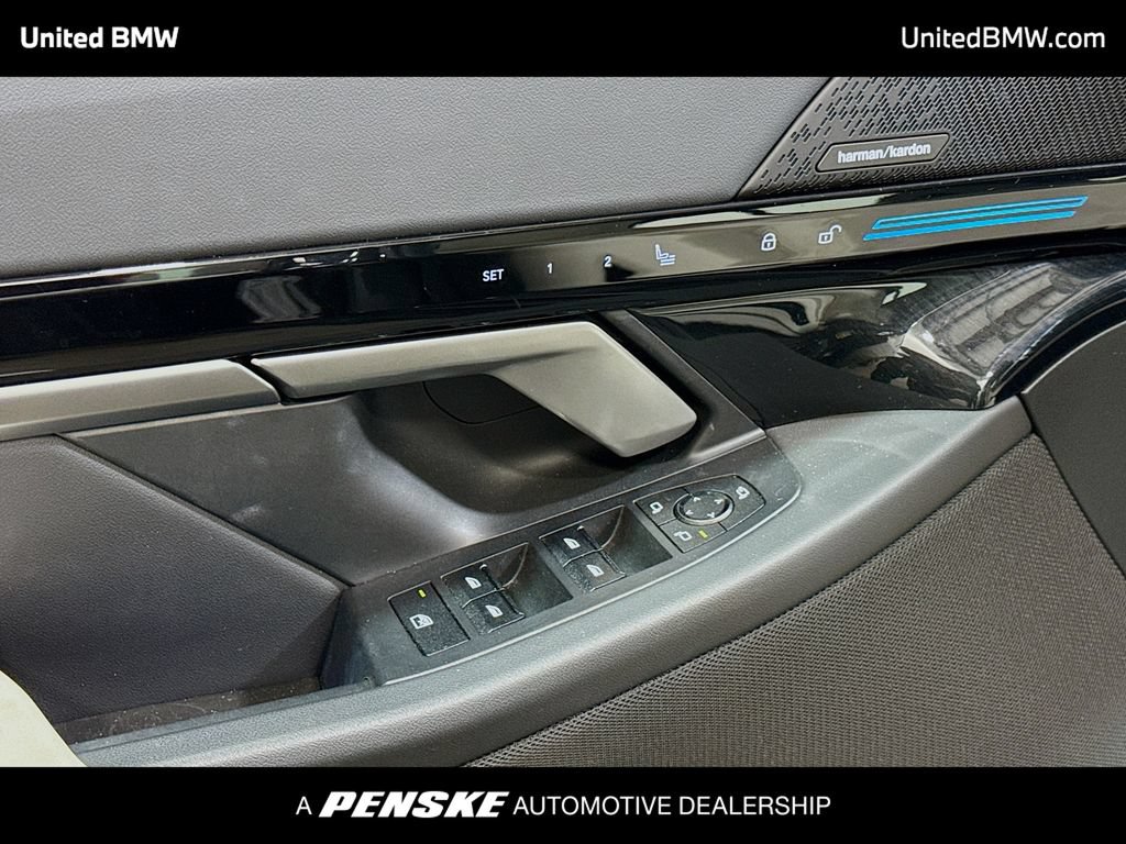 Used 2024 BMW 530i w/ Convenience Package RWD image 3