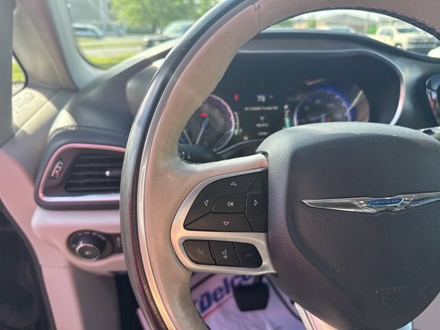 Used 2018 Chrysler Pacifica Limited w/ Advanced Safetytec Group FWD image 16