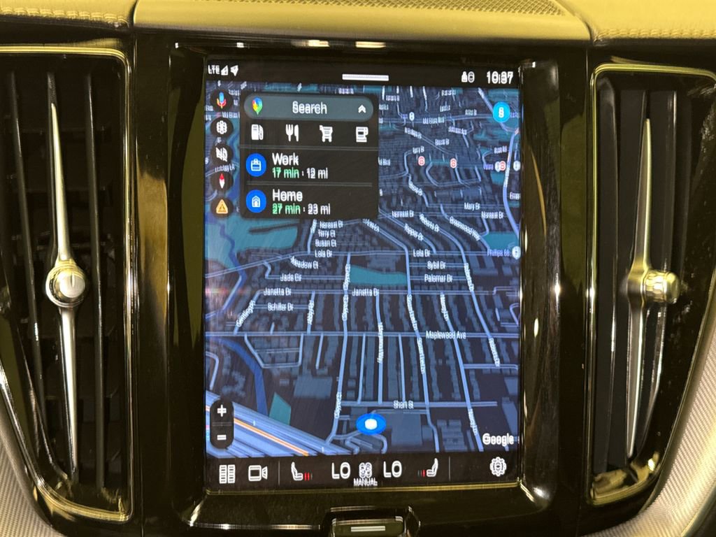 Used 2022 Volvo XC60 B5 R-Design w/ Protection Package Premier image 23