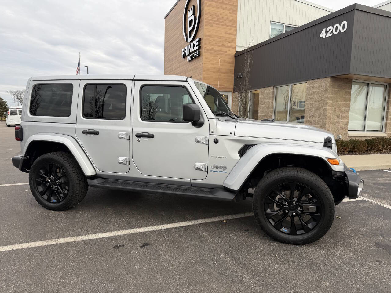 Used 2023 Jeep Wrangler Unlimited Sahara w/ Cold Weather Group image 11