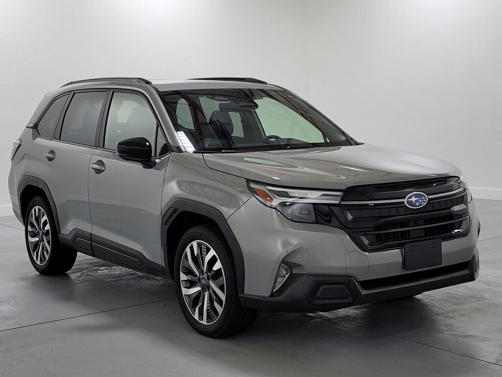 Used 2025 Subaru Forester Touring AWD/4WD image 2