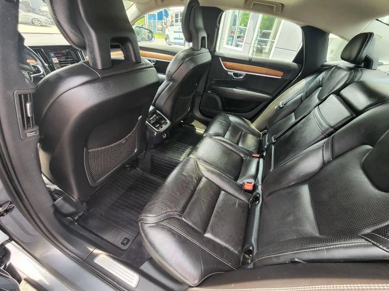 Used 2017 Volvo S90 T5 Inscription w/ Vision Package FWD image 11
