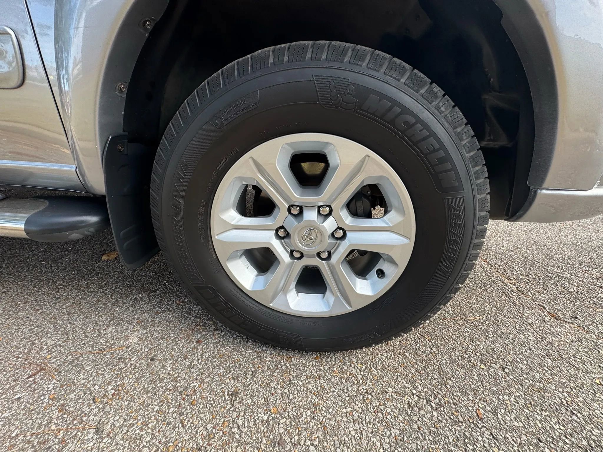 Used 2004 Toyota Sequoia Limited image 34