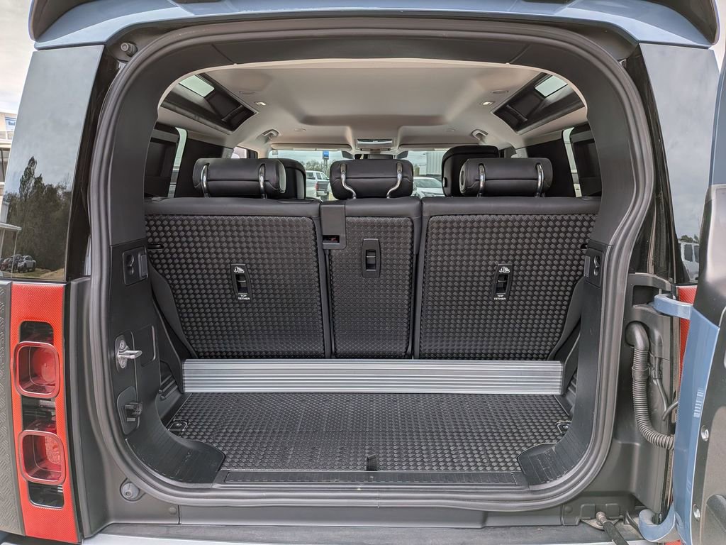 Used 2023 Land Rover Defender 90 S image 31