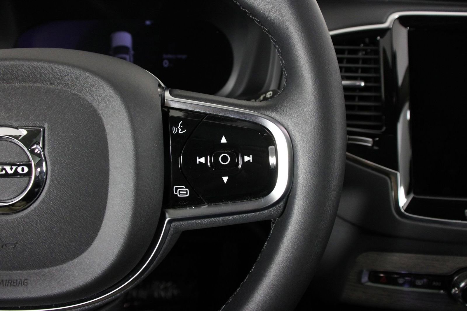 Used 2023 Volvo XC90 T8 Ultimate image 11