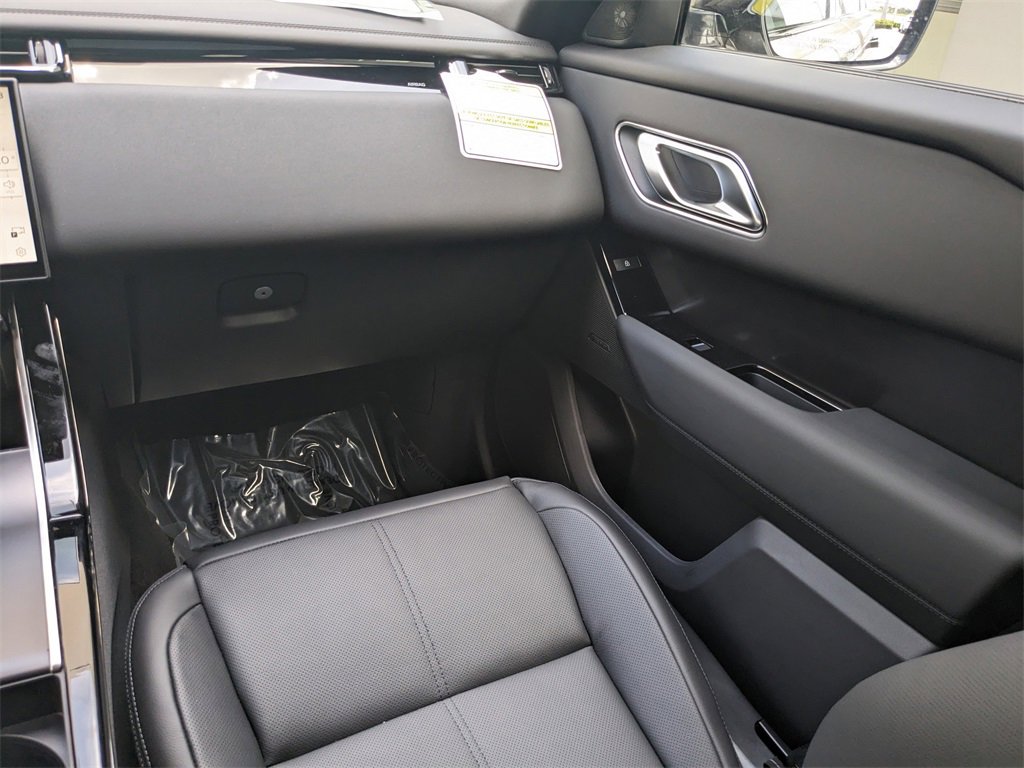 New 2026 Land Rover Range Rover Velar Dynamic SE image 17