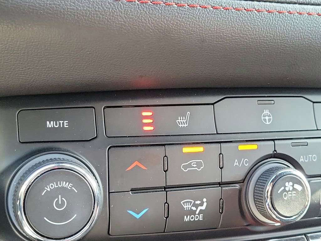 Used 2025 Dodge Durango R/T w/ Blacktop Package image 11