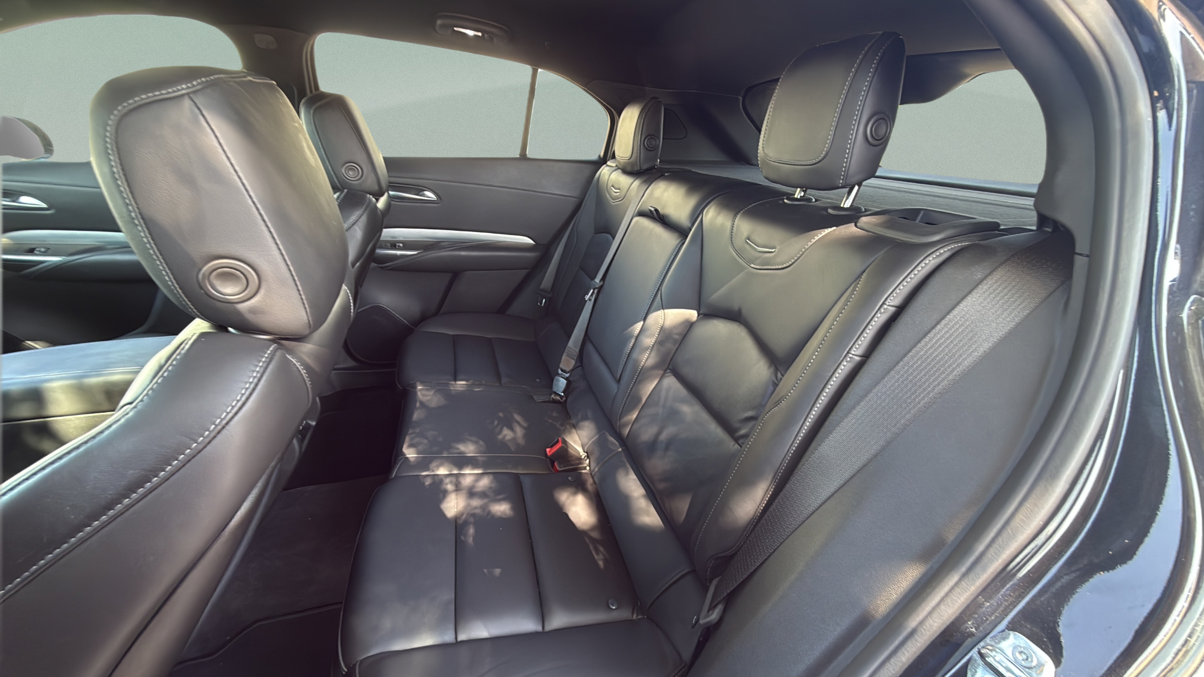 Used 2022 Cadillac XT4 Premium Luxury w/ Enhanced Visibility Package FWD image 24