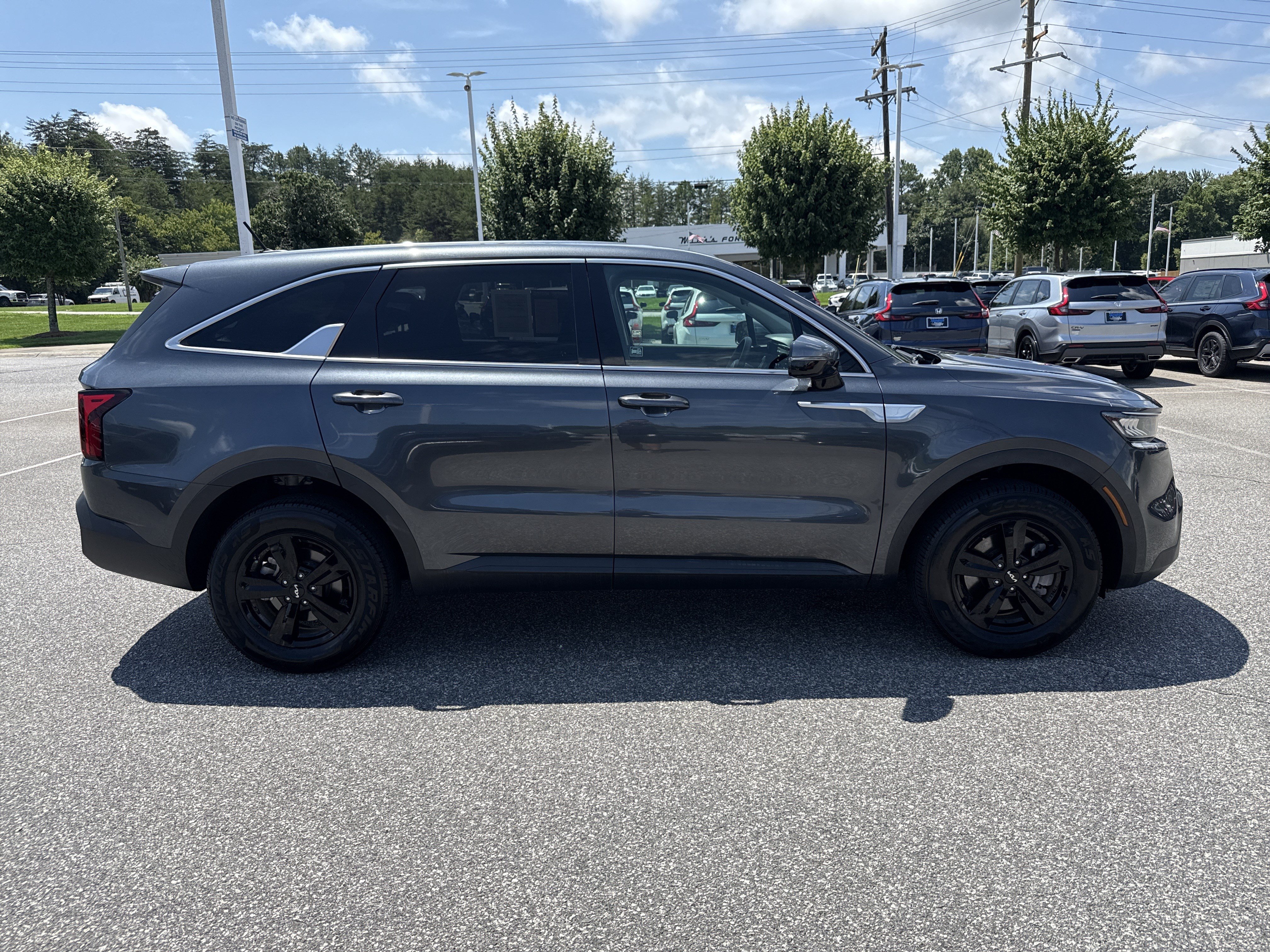 Used 2022 Kia Sorento LX AWD/4WD image 11