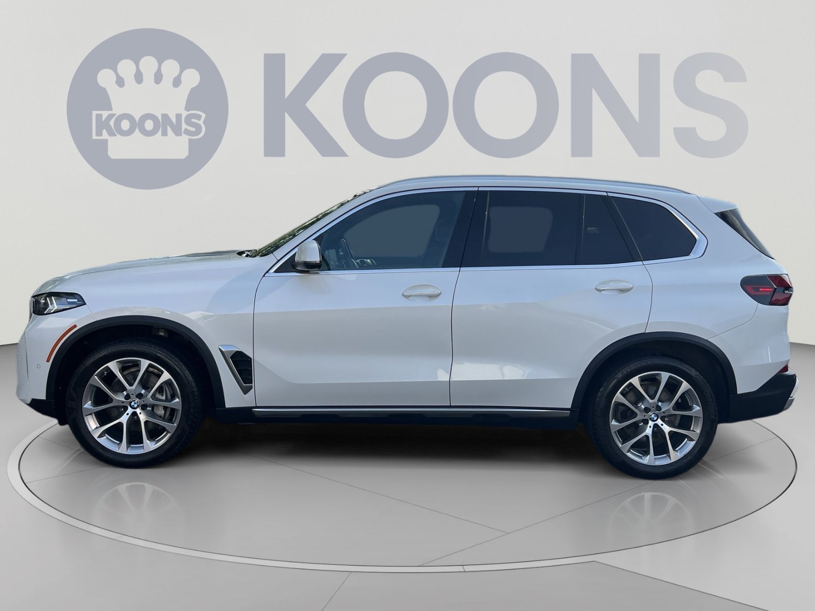Used 2024 BMW X5 xDrive40i w/ Premium Package AWD/4WD image 2