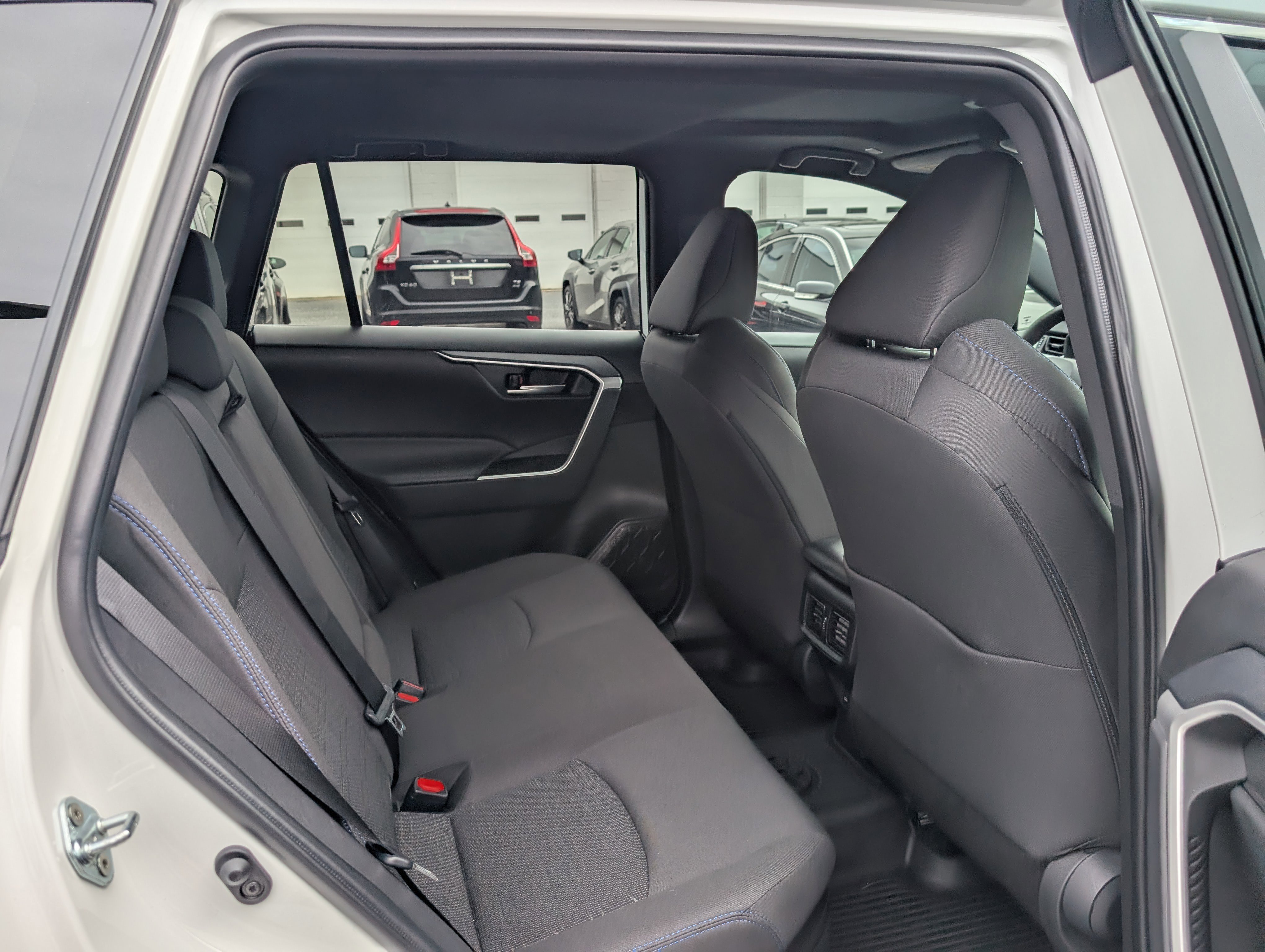 Used 2024 Toyota RAV4 SE w/ Convenience Package image 12