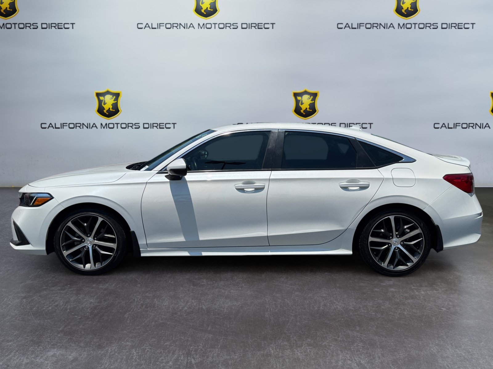Used 2023 Honda Civic Touring image 2