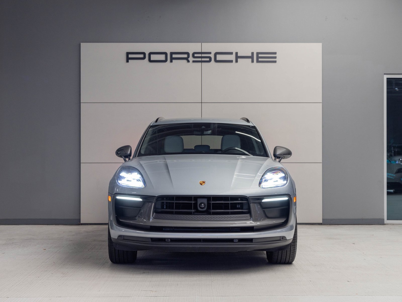 Used 2024 Porsche Macan Turbo image 10