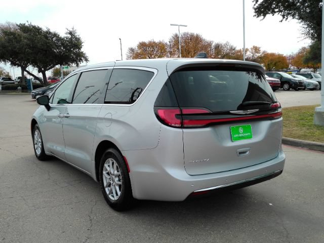 Used 2024 Chrysler Pacifica Touring-L FWD image 12