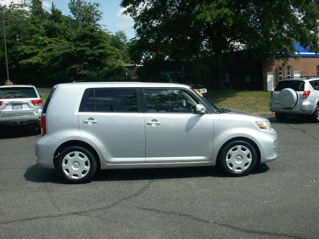 Used 2011 Scion xB image 4
