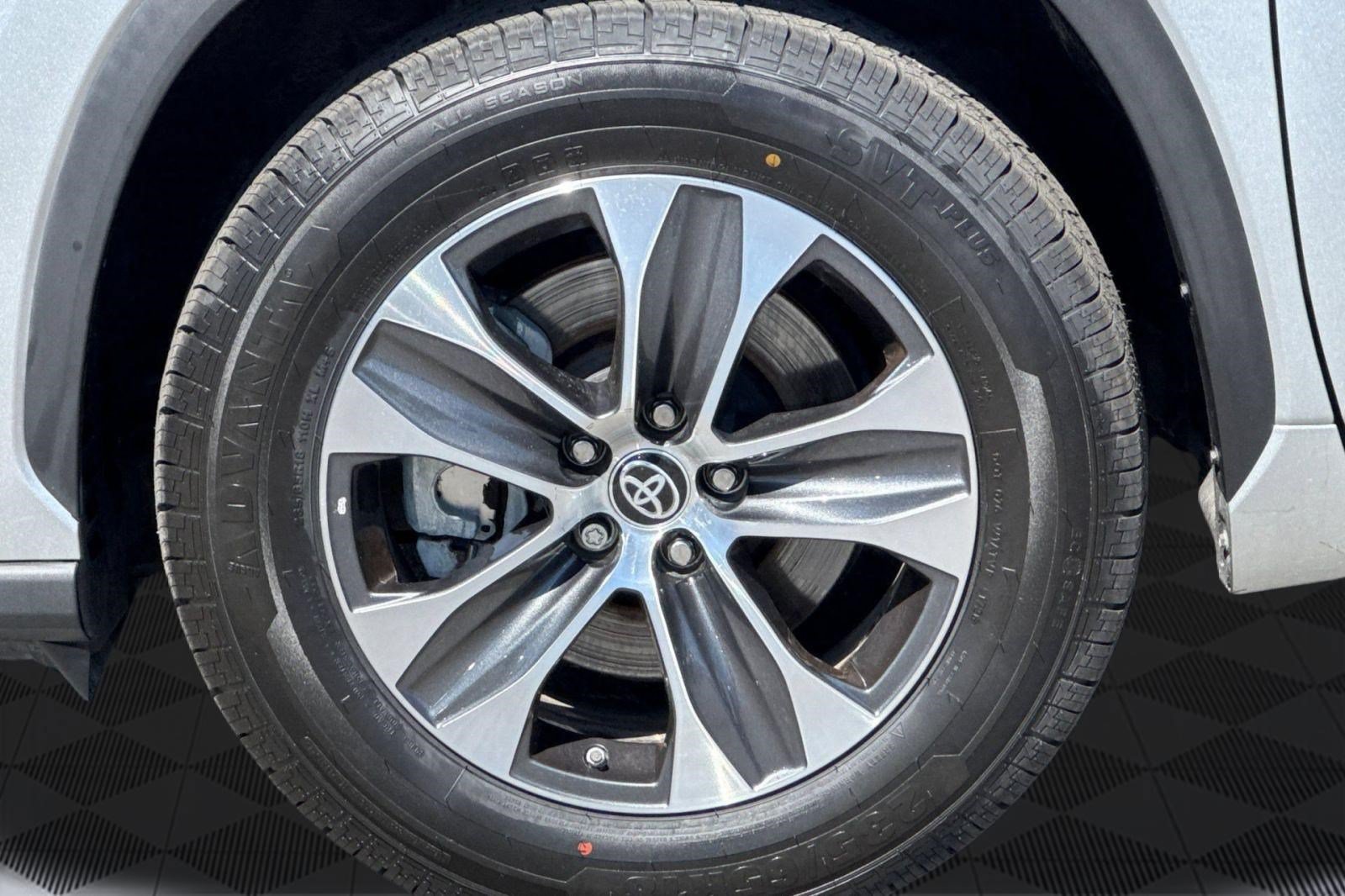 Used 2023 Toyota Highlander XLE FWD image 10