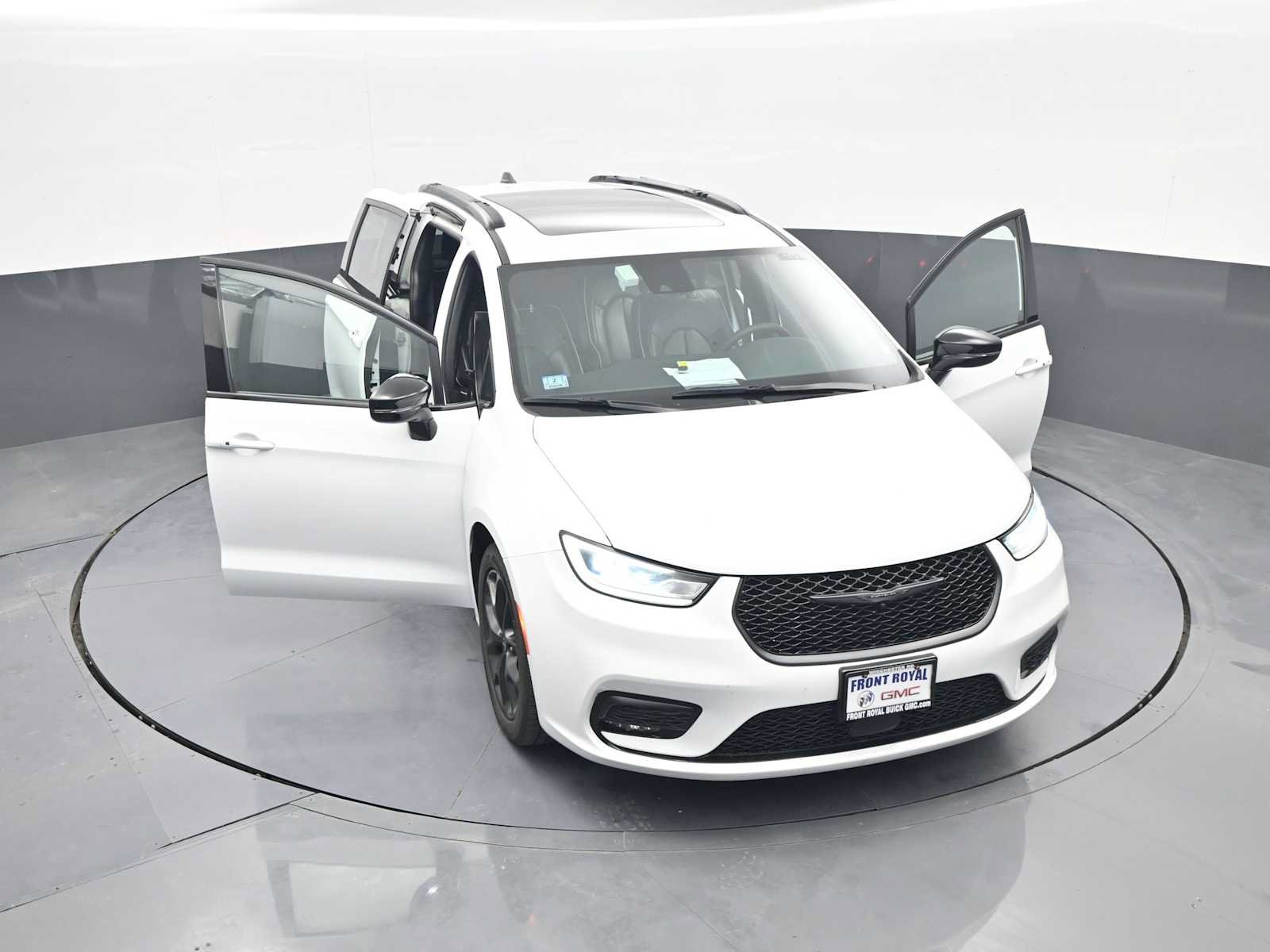 Used 2025 Chrysler Pacifica Limited FWD image 46