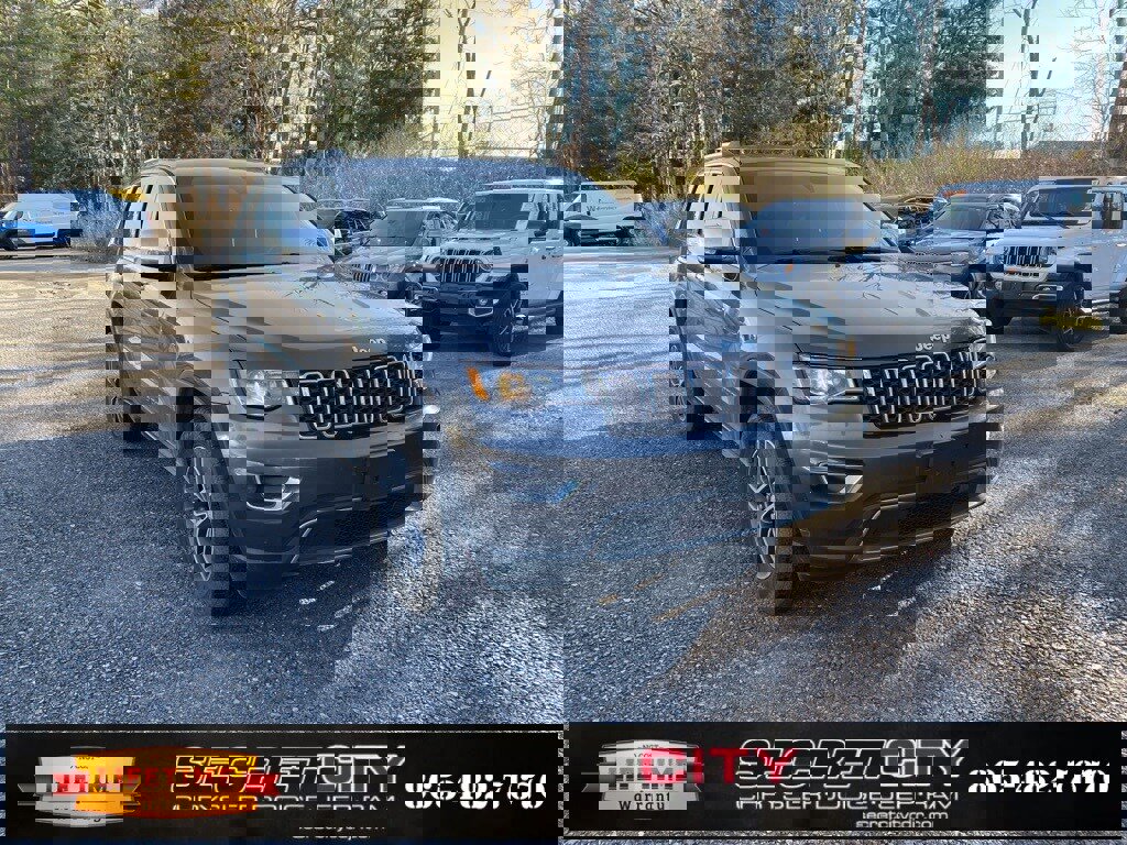 Used 2018 Jeep Grand Cherokee Limited image 3