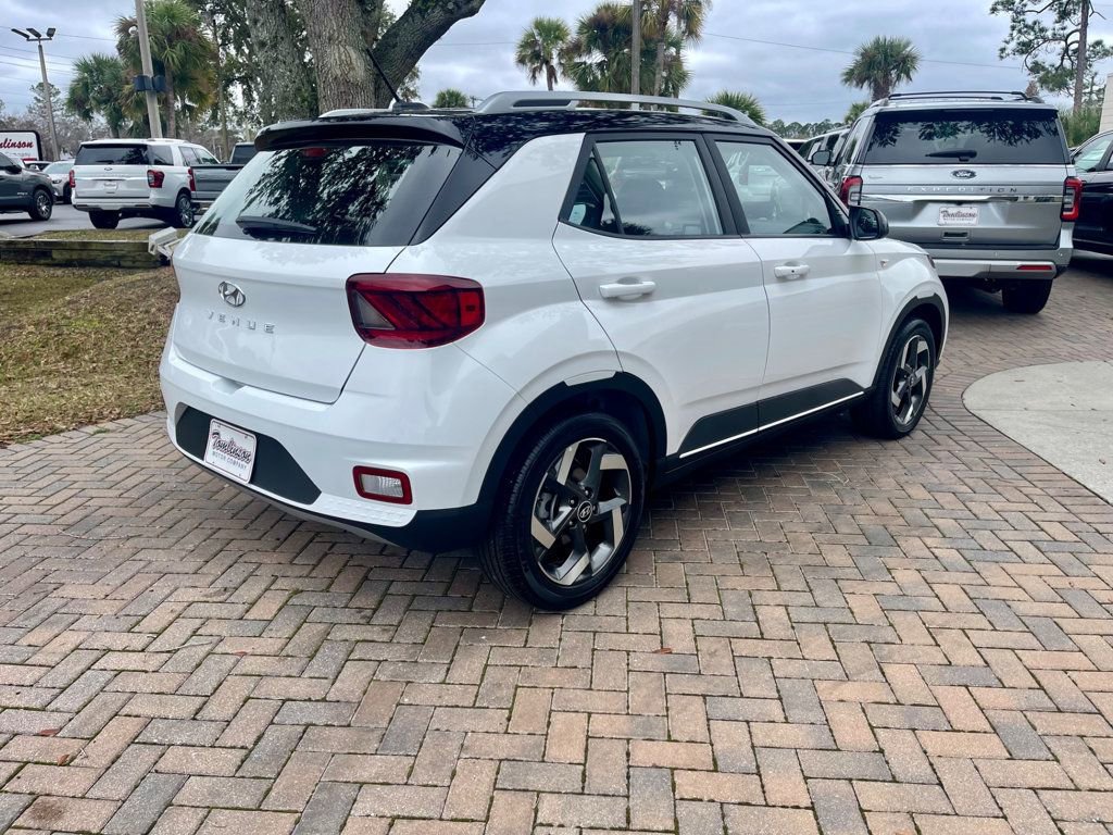 Used 2025 Hyundai Venue Limited image 6