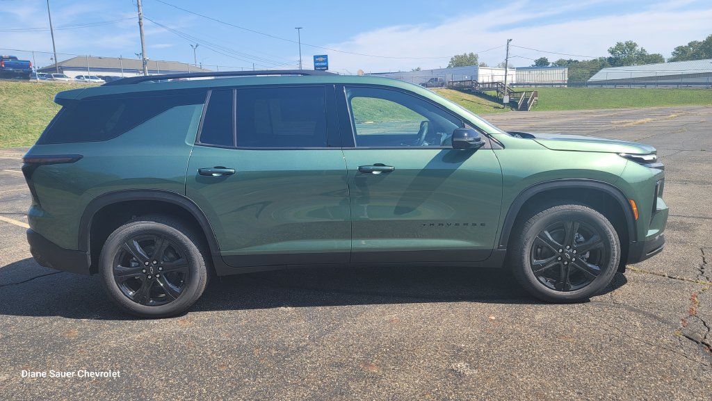 New 2027 Chevrolet Traverse LT w/ Midnight/Sport Edition FWD image 14