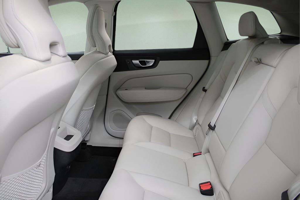 Used 2023 Volvo XC60 B5 Core w/ Climate Package AWD/4WD image 22