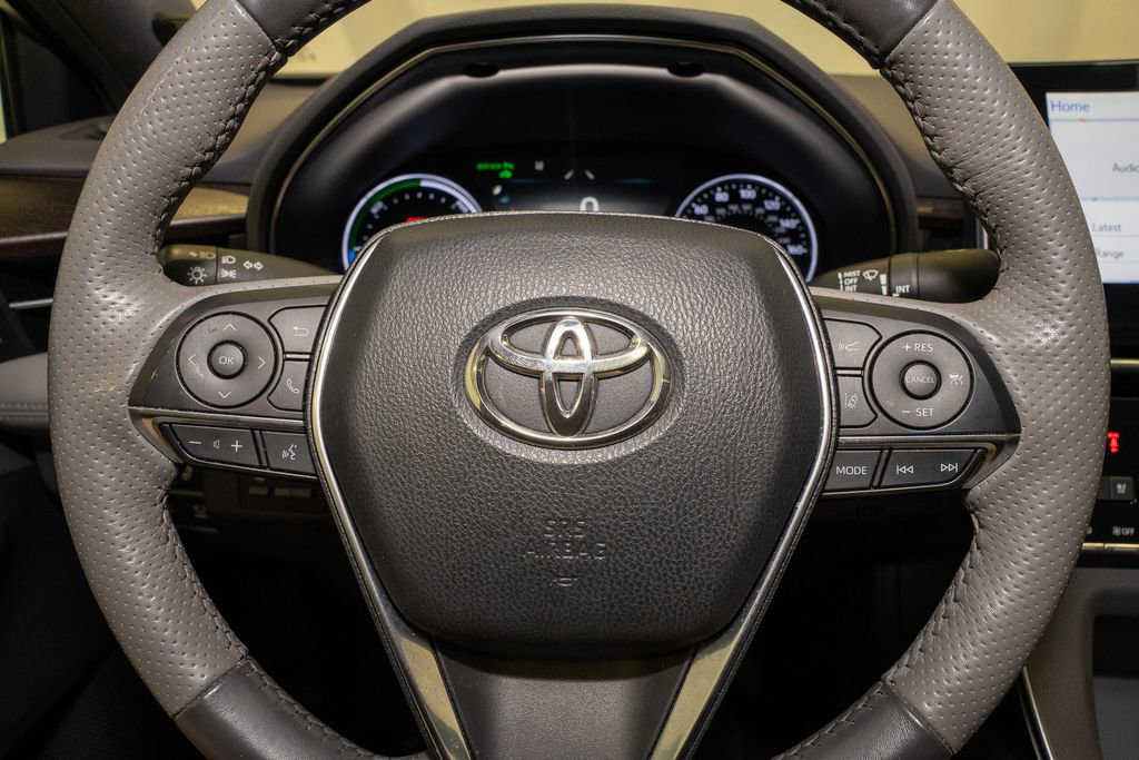 Used 2019 Toyota Avalon Limited image 18