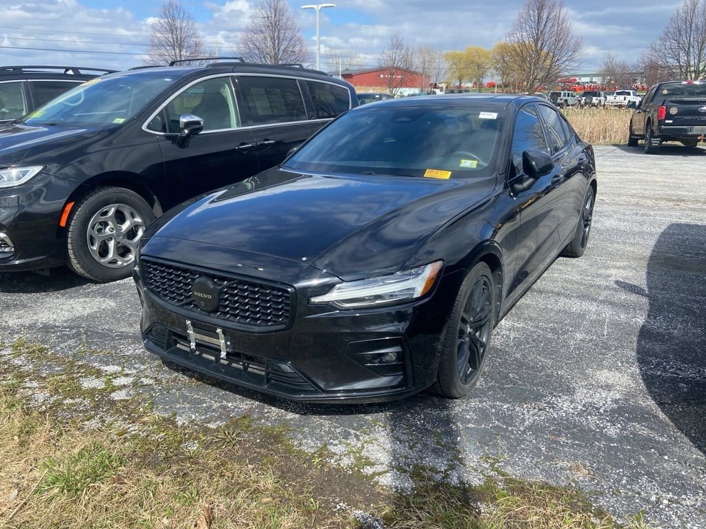Used 2023 Volvo S60 B5 Plus AWD/4WD image 3