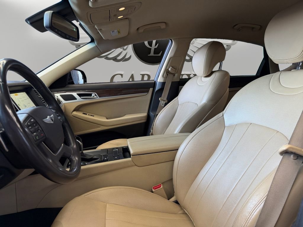 Used 2015 Hyundai Genesis 3.8 image 9