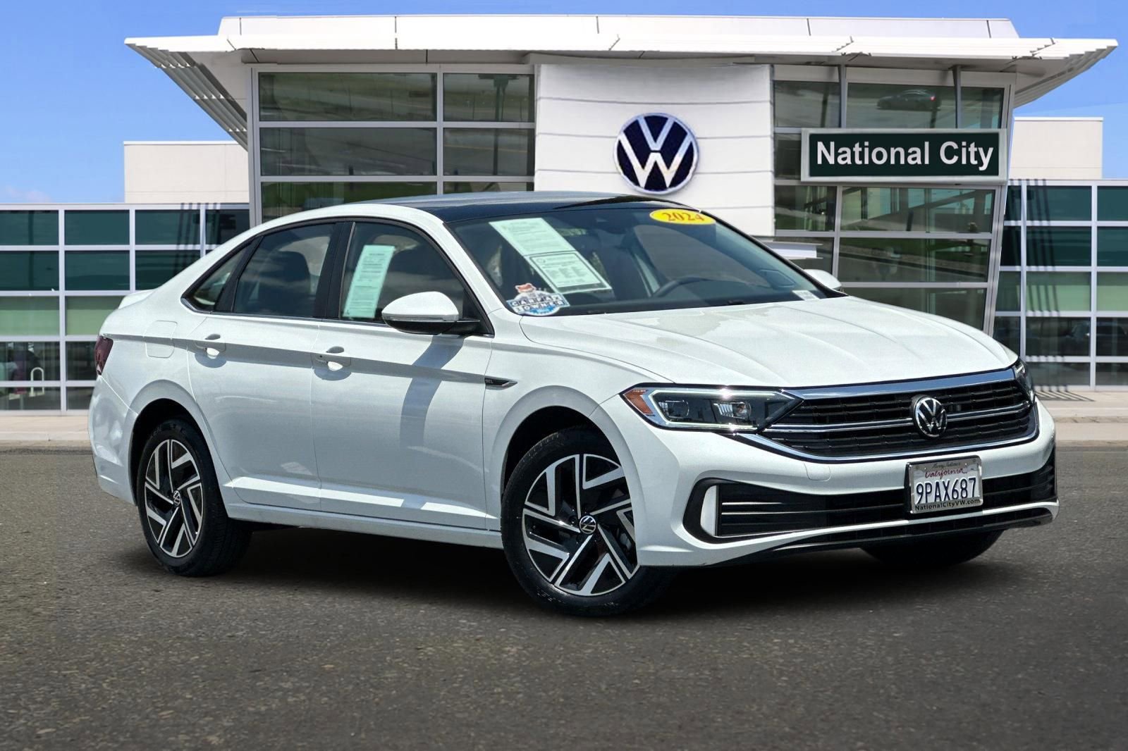 Used 2024 Volkswagen Jetta SEL FWD image 2