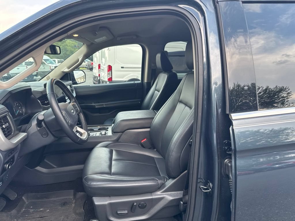 Used 2023 Ford Expedition XLT AWD/4WD image 10