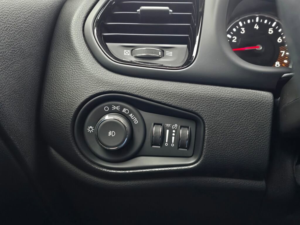 Used 2019 Jeep Renegade Altitude w/ UConnect 8.4 Nav Group image 30