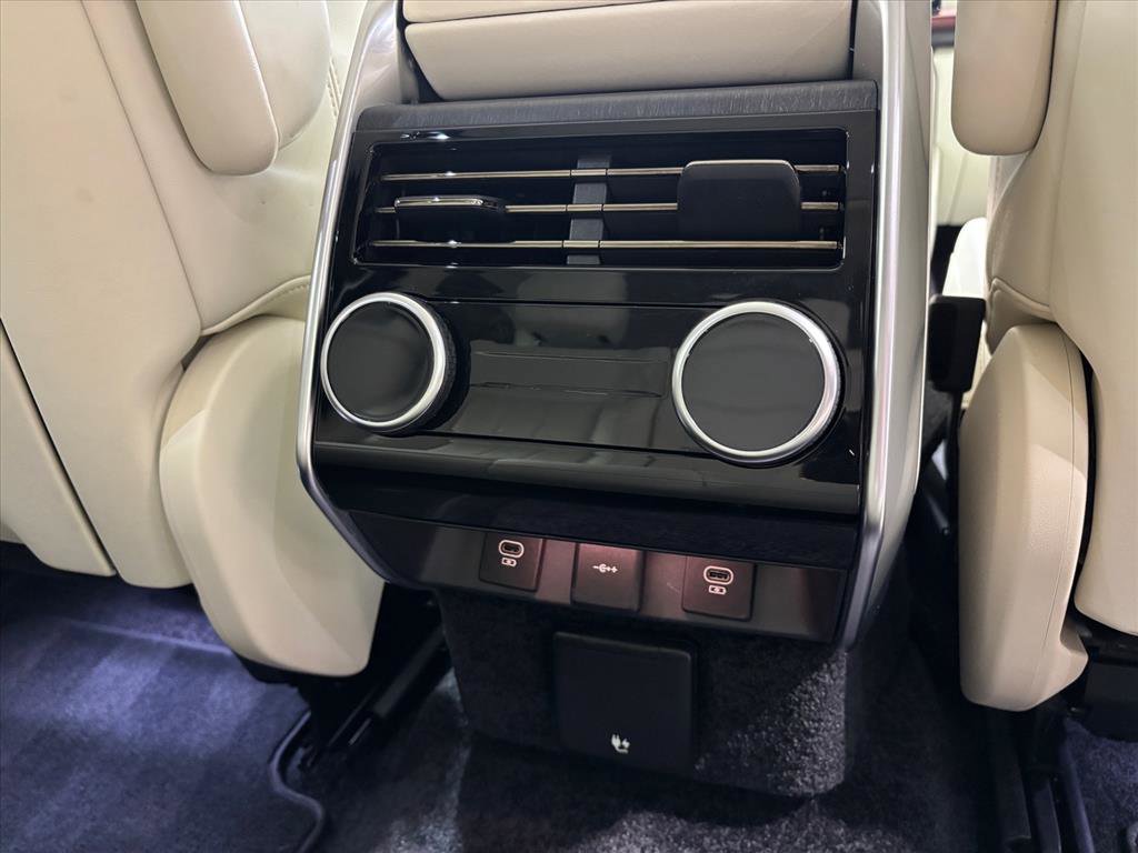 Used 2023 Land Rover Range Rover SE image 38