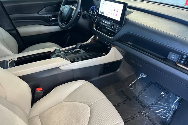 Certified 2026 Toyota Grand Highlander AWD Hybrid image 21