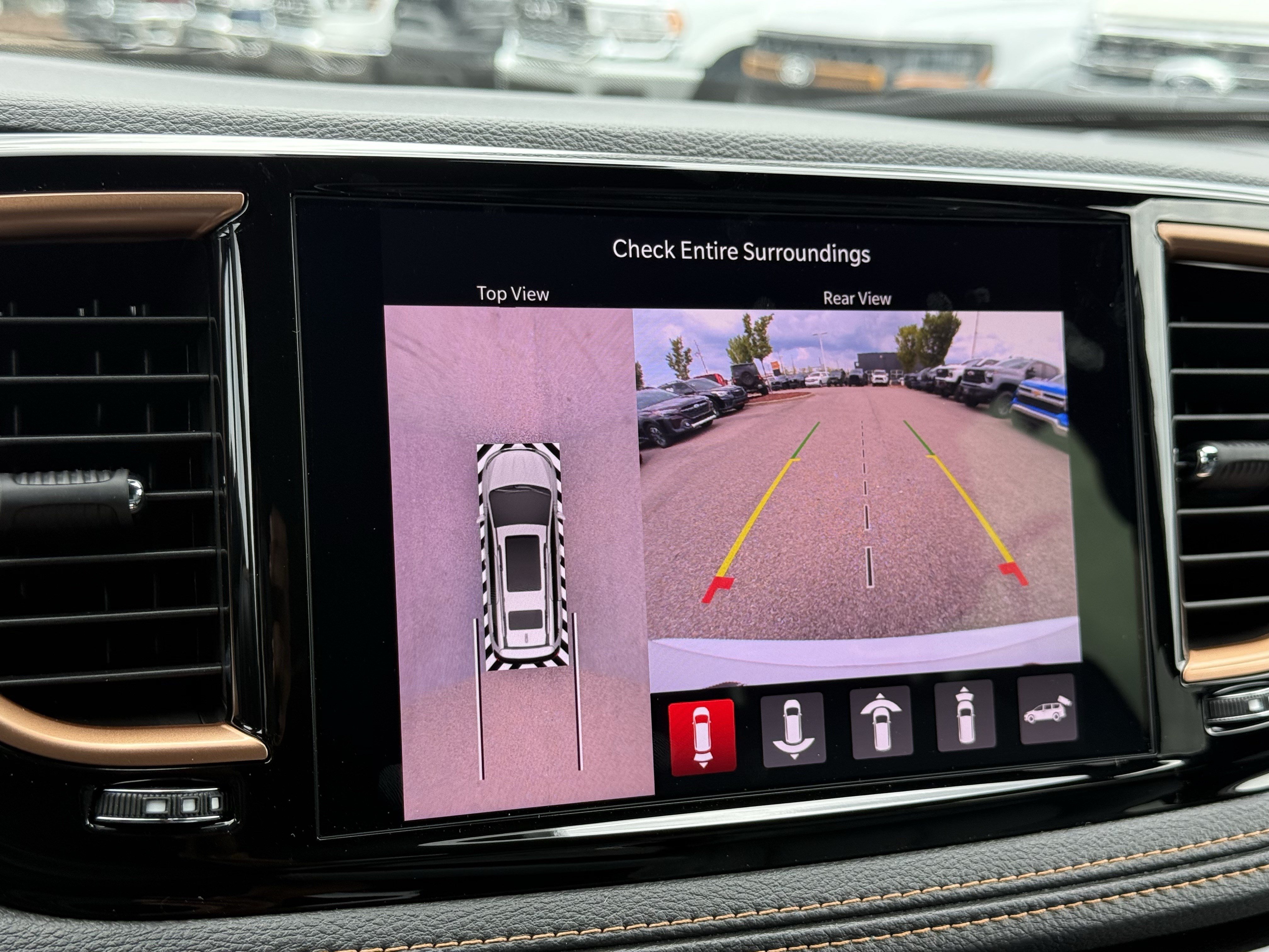 New 2027 Chrysler Pacifica Pinnacle w/ Theater Group FWD image 24