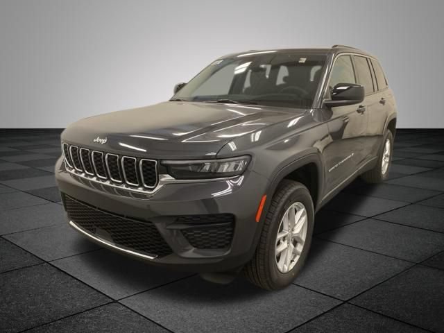 Used 2026 Jeep Grand Cherokee Laredo X AWD/4WD image 3