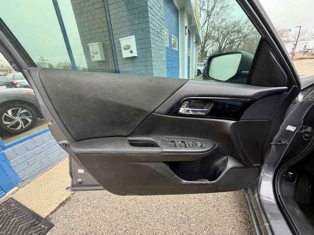 Used 2017 Honda Accord LX image 21