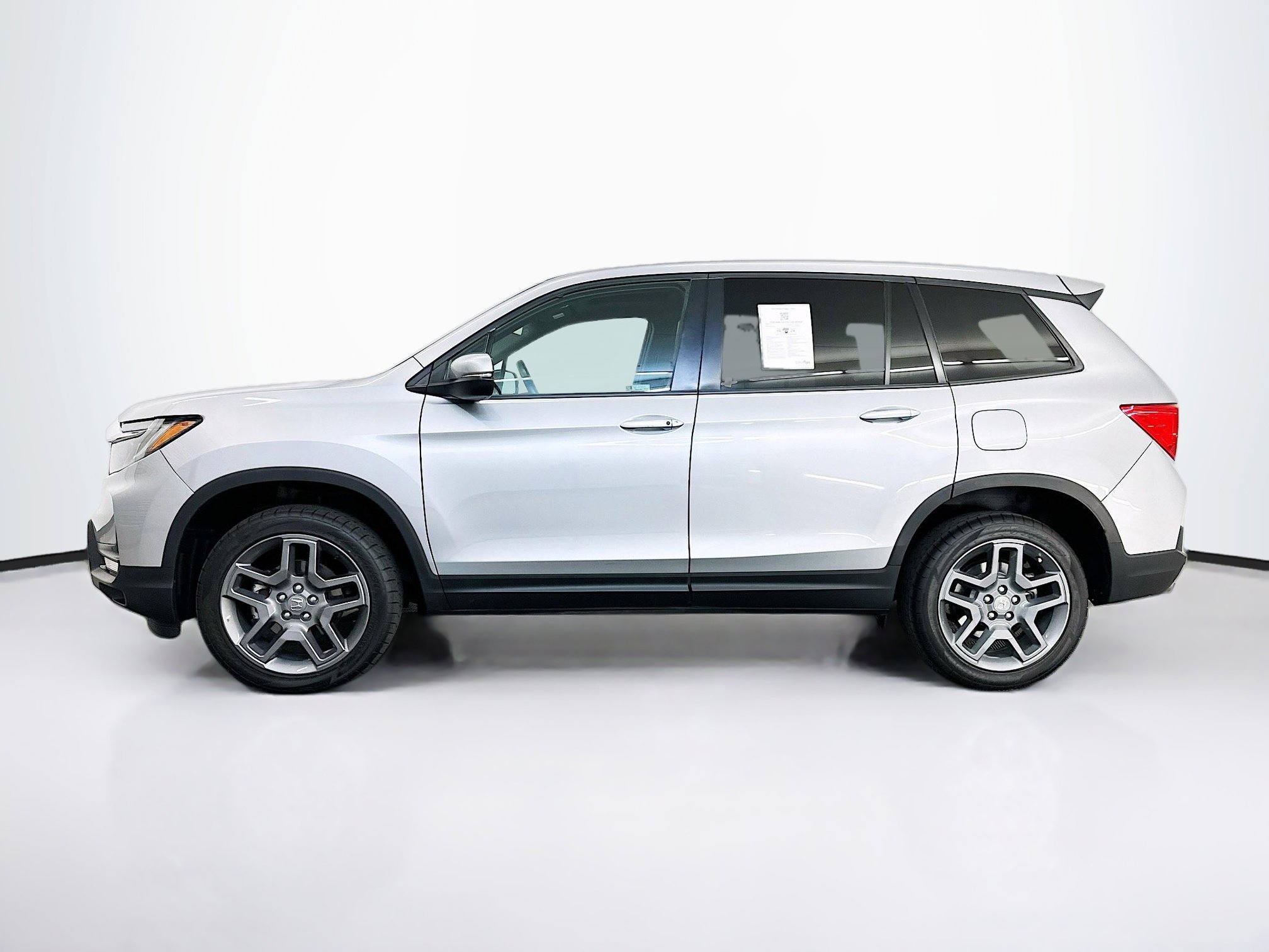 Used 2023 Honda Passport EX-L image 4