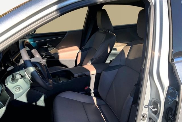 Used 2024 Lexus ES 350 w/ Premium Package image 15